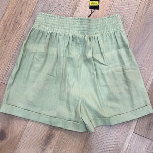 NWT Gianni Bini sage green linen shorts size Medium